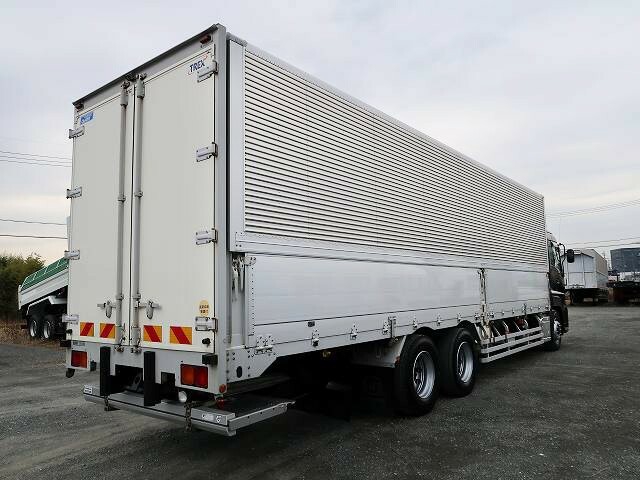 UDトラックス（日産） クオン 大型 ウィング QKG-CD5ZA(38807) 3枚目