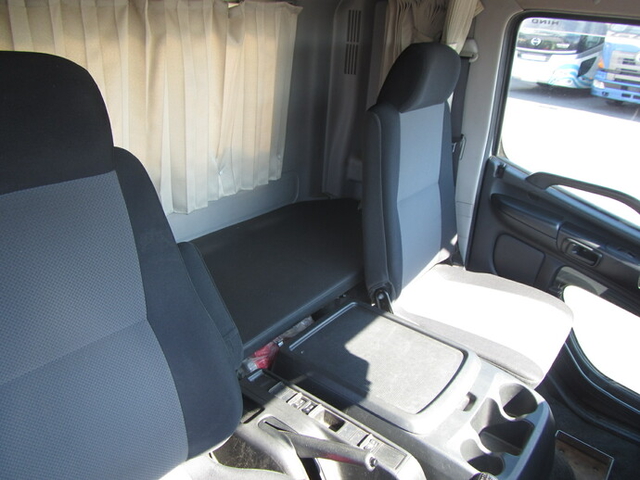日野 レンジャー 中型 バン TKG-FD7JLAA(9693) 32枚目