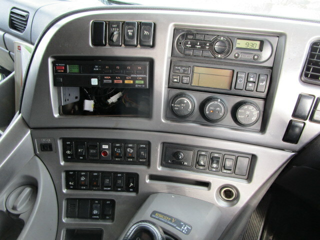 UDトラックス（日産） クオン 大型 冷蔵冷凍ウィング QPG-CD5ZA(37172) 10枚目