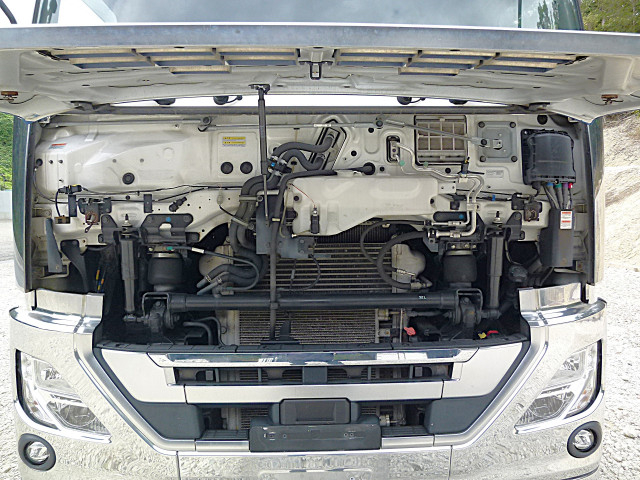 UDトラックス（日産） クオン 大型 トラクタ 2PG-GK5AAB(113572) 8枚目