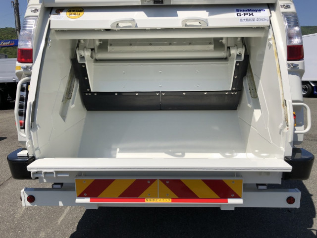 日野 レンジャー 増トン 塵芥車（プレス式） 2KG-GC2ABA(106331) 13枚目