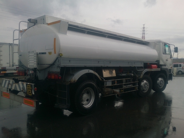UDトラックス（日産） クオン 大型 タンクローリー KL-CV27E(2194) 3枚目