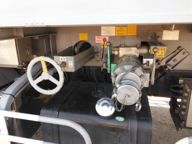 Nissan UD big_thumb Large Tank truck ADG-CV2YL(2262) 30枚目