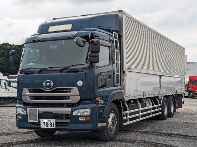 UDトラックス（日産） クオン 大型 ウィング QPG-CD5ZA(112240) 1枚目