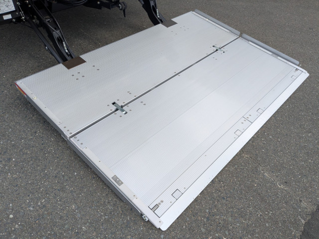 日野 レンジャー 中型 冷蔵冷凍バン 2KG-FE2ACG(111774) 9枚目