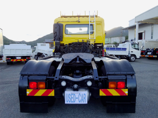 UDトラックス（日産） クオン 大型 トラクタ QKG-GK6XAB(110301) 3枚目