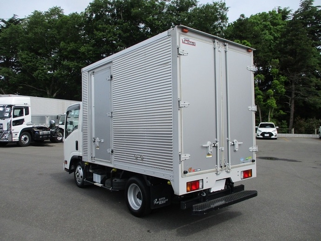いすゞ エルフ 小型 バン TRG-NMR85AN(9949) 4枚目