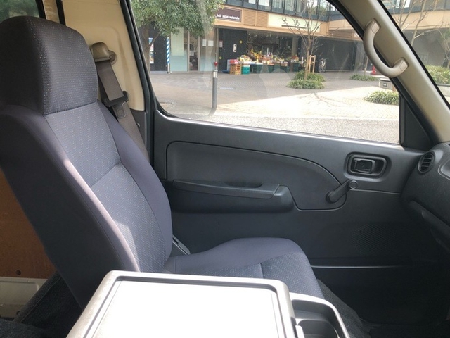 日産自動車 キャラバン 小型 Translation missing: ja.item.body_keijou_enum.body_keijou_one_box CBF-VRE25(5437) 13枚目