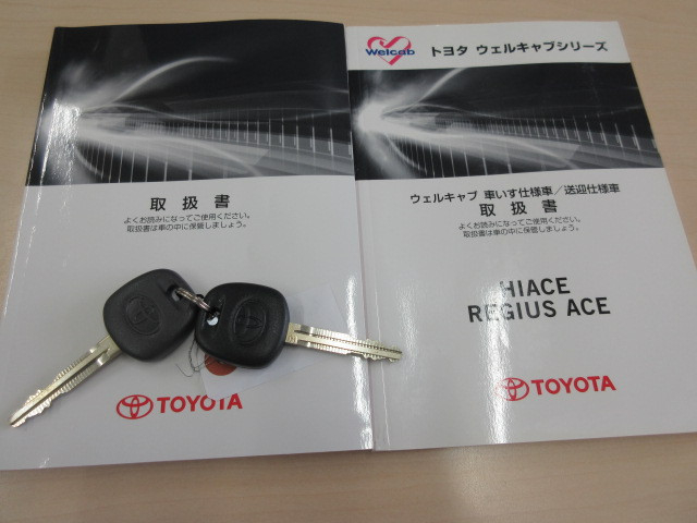 トヨタ ハイエース 小型 バン CBA-TRH214W(109294) 5枚目