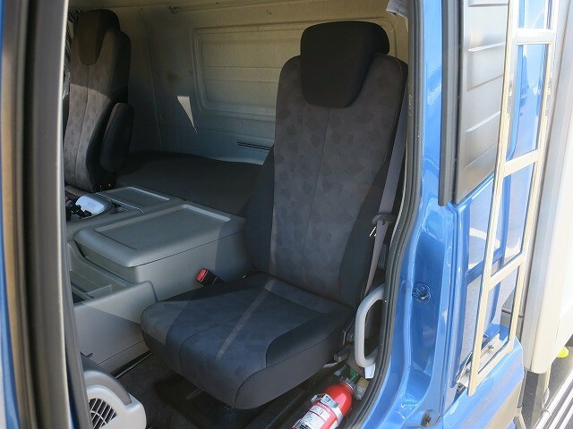 UDトラックス（日産） クオン 大型 冷蔵冷凍バン QPG-CD5ZA(39218) 21枚目