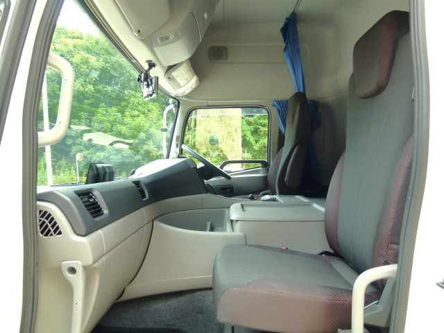 UDトラックス（日産） クオン 大型 ウィング 2RG-CD5FA(112318) 31枚目