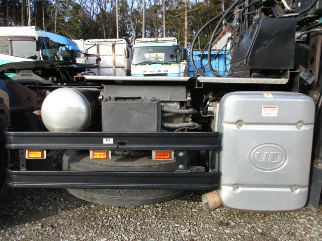 UDトラックス（日産） クオン 大型 トラクタ QPG-GK5XAB(9275) 25枚目