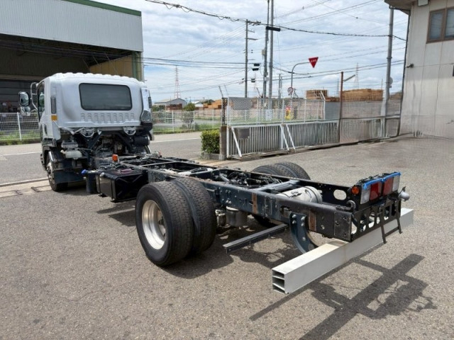 UDトラックス（日産） コンドル 増トン キャブ付きシャーシ 2RG-BTR90V2(109501) 4枚目