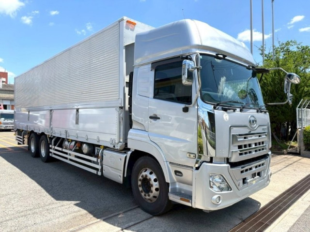 UDトラックス（日産） クオン 大型 ウィング 2PG-CD5CA(105955) 2枚目