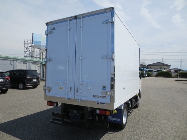 三菱ふそう キャンター 小型 冷蔵冷凍バン 2PG-FBAV0(11693) 4枚目