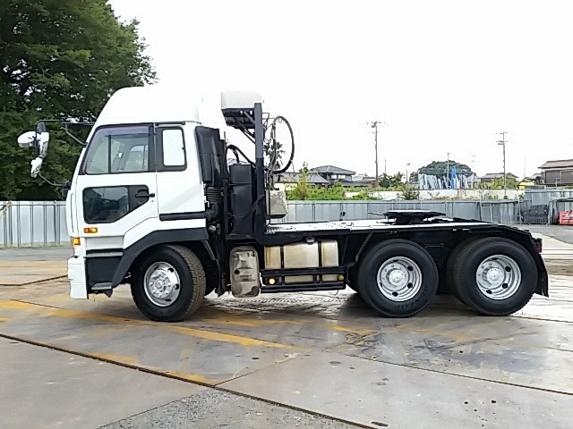 UDトラックス（日産） ビッグサム 大型 トラクタ KL-CW542HHT(8233) 2枚目