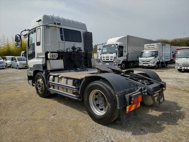 いすゞ ギガ 大型 トラクタ QKG-EXD52AD(9397) 5枚目
