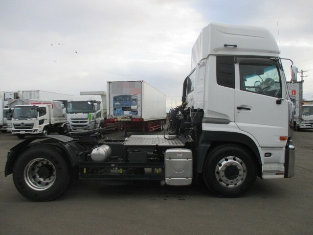 UDトラックス（日産） クオン 大型 トラクタ QKG-GK6XAD(7774) 4枚目
