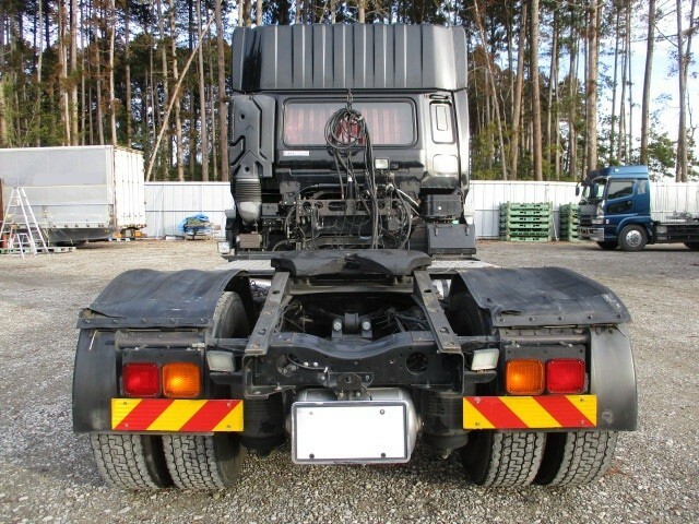 UDトラックス（日産） クオン 大型 トラクタ QPG-GK5XAB(9275) 6枚目