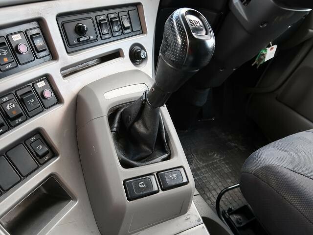 UDトラックス（日産） クオン 大型 ウィング LKG-CG5ZE(40972) 18枚目