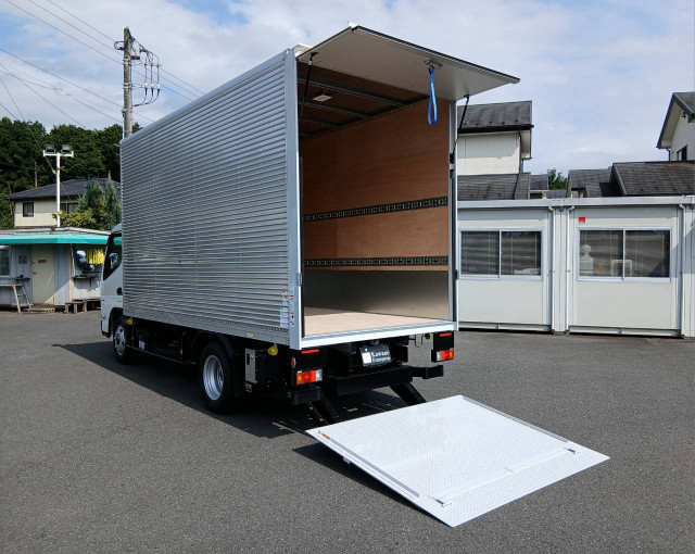 三菱ふそう キャンター 小型 バン 2RG-FEAV0(108460) 12枚目