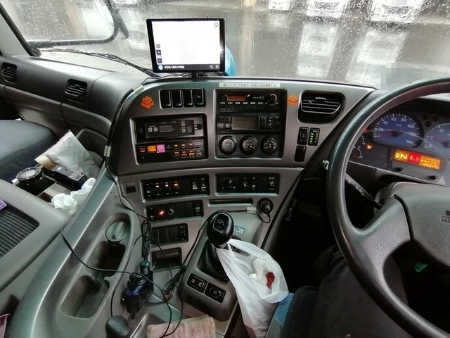 UDトラックス（日産） クオン 大型 冷蔵冷凍バン PKG-CG4ZA(5641) 9枚目