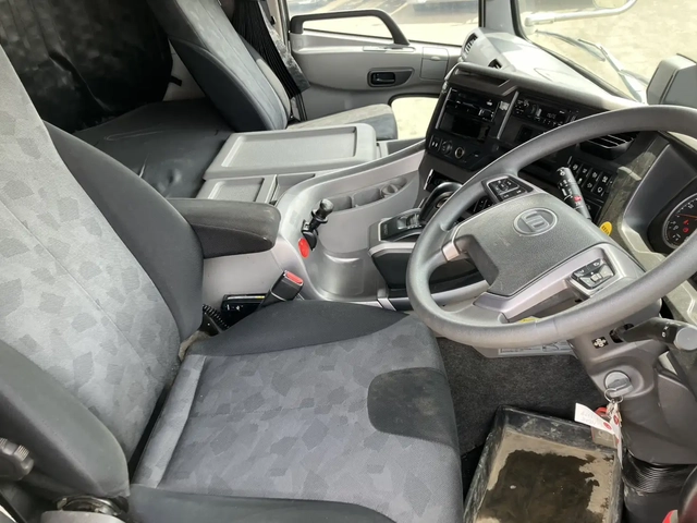 日産自動車 大型 トラクタ 2PG-GK5AAD(106832) 30枚目