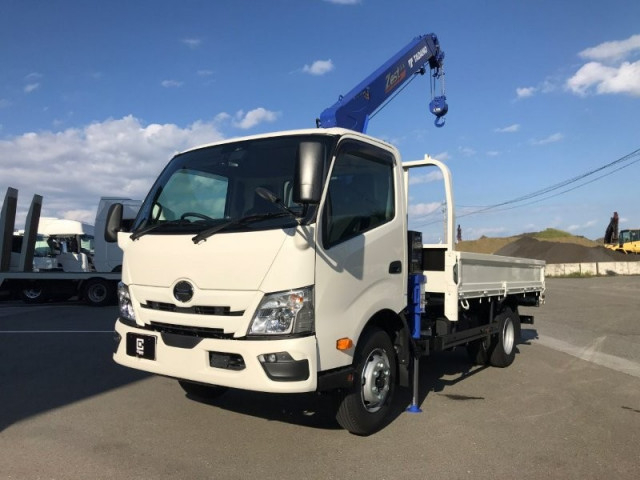 日野 デュトロ 小型 平ボディ（クレーン付） 2WG-XZU713M(113225) 1枚目