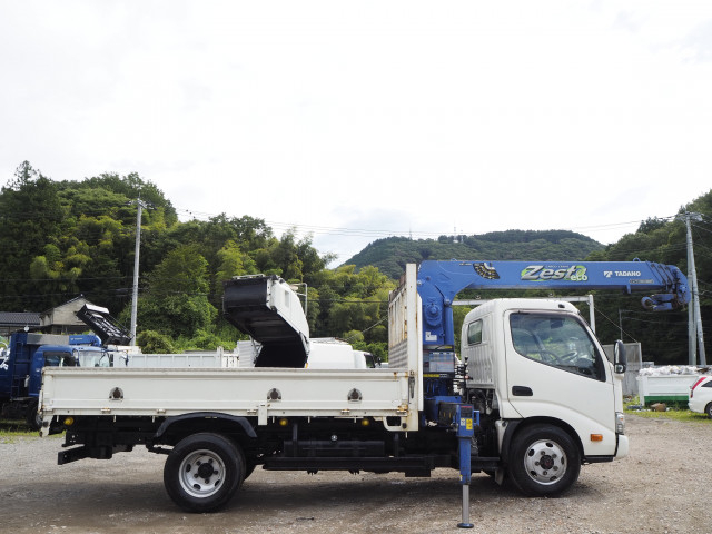 日野 デュトロ 小型 平ボディ（クレーン付） TKG-XZU695M(110944) 6枚目