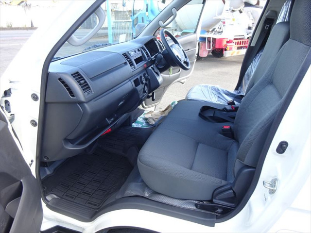 トヨタ ハイエース 小型 Translation missing: ja.item.body_keijou_enum.body_keijou_light_van 3BF-TRH200V(97597) 15枚目