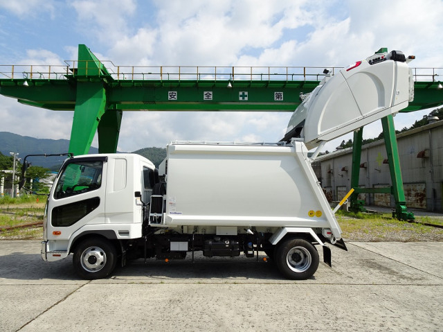 三菱ふそう ファイター 中型 塵芥車（プレス式） 2KG-FK62F(113000) 7枚目