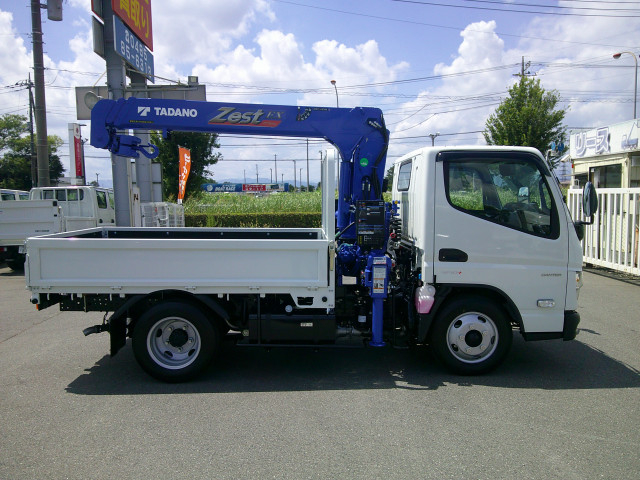 三菱ふそう キャンター 小型 平ボディ（クレーン付） 2RG-FBAVO(108799) 4枚目