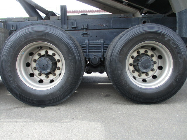 UDトラックス（日産） クオン 大型 土砂ダンプ QKG-CW5YL(32216) 16枚目
