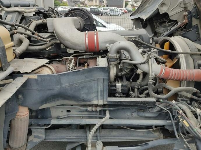 UDトラックス（日産） クオン 大型 ウィング LKG-CG5ZA(12625) 31枚目