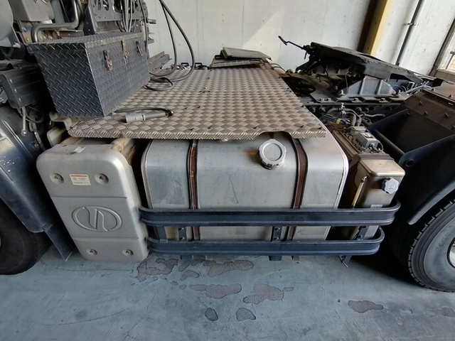 UDトラックス（日産） クオン 大型 トラクタ AKG-GK4XAB(5652) 15枚目