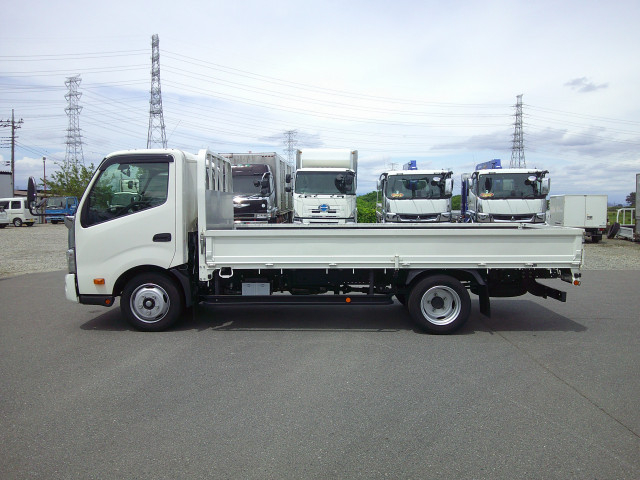 トヨタ ダイナ 小型 平ボディ 2RG-XZU710(110100) 8枚目