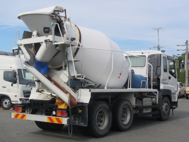 いすゞ ギガ 大型 ミキサー車 QKG-CXZ77AT(7341) 4枚目