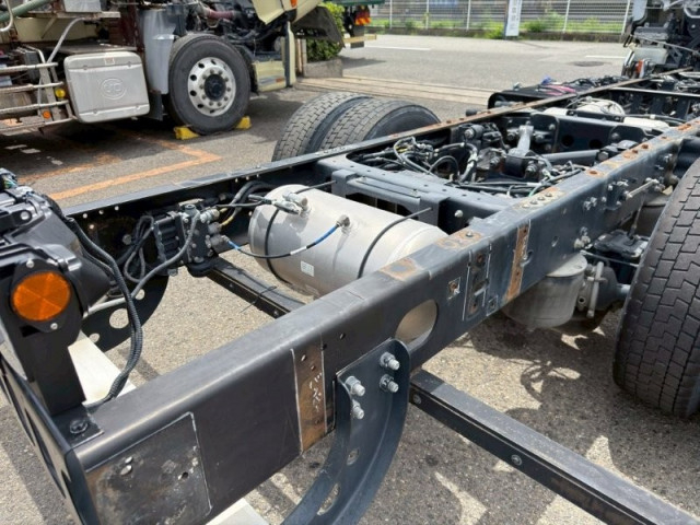 UDトラックス（日産） コンドル 増トン キャブ付きシャーシ 2RG-BTR90V2(109501) 7枚目