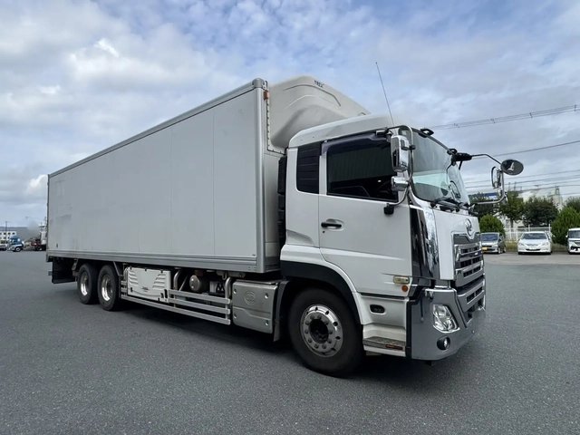 日産自動車 クオン 大型 冷蔵冷凍バン 2PG-CD5CA(113760) 3枚目