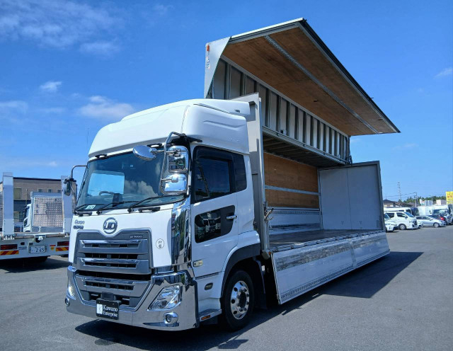 UDトラックス（日産） クオン 大型 ウィング 2PG-CG5CA(109276) 3枚目