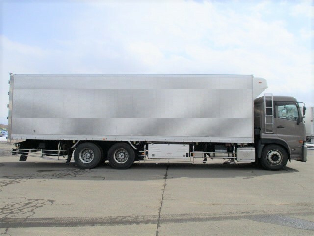 UDトラックス（日産） クオン 大型 冷蔵冷凍バン QKG-CD5ZA(9276) 4枚目