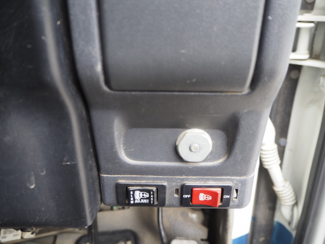 UDトラックス（日産） コンドル 小型 平ボディ（クレーン付） PB-BPS81AR(109528) 48枚目
