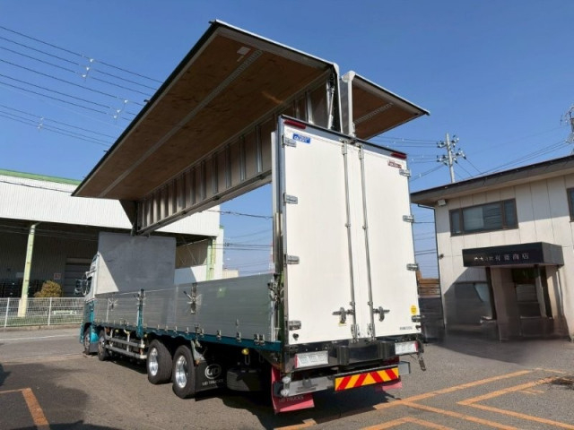 UDトラックス（日産） クオン 大型 ウィング 2PG-CG5CA(102865) 8枚目