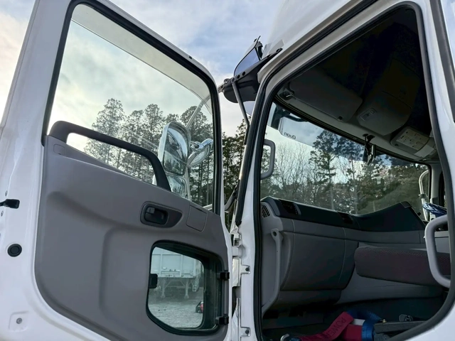 日産自動車 クオン 大型 トラクタ 2RG-GK5DAB(106709) 45枚目