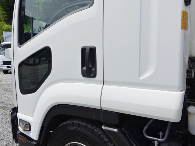 Isuzu forward 6studs large Freezer box_body SKG-FSR90T2(109474) 15枚目