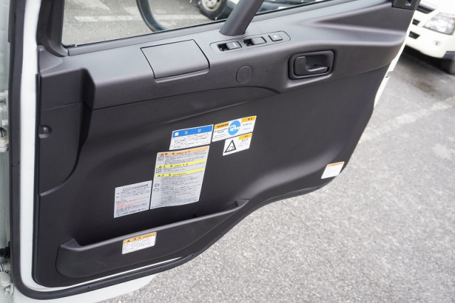 三菱ふそう ファイター 増トン 平ボディ（クレーン付） 2KG-FK62FZ(108217) 39枚目