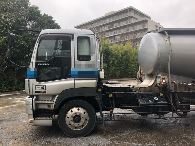 いすゞ ギガ 大型 タンクローリー PDG-CYY77V8(5595) 4枚目