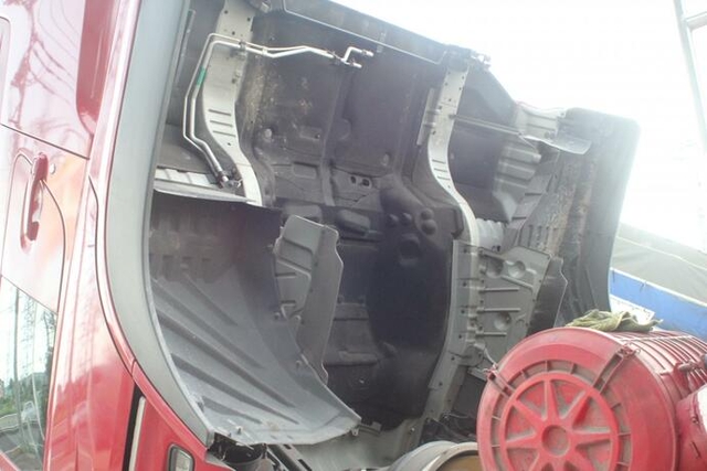 UDトラックス（日産） クオン 大型 冷蔵冷凍バン QPG-CD5ZA(12339) 21枚目