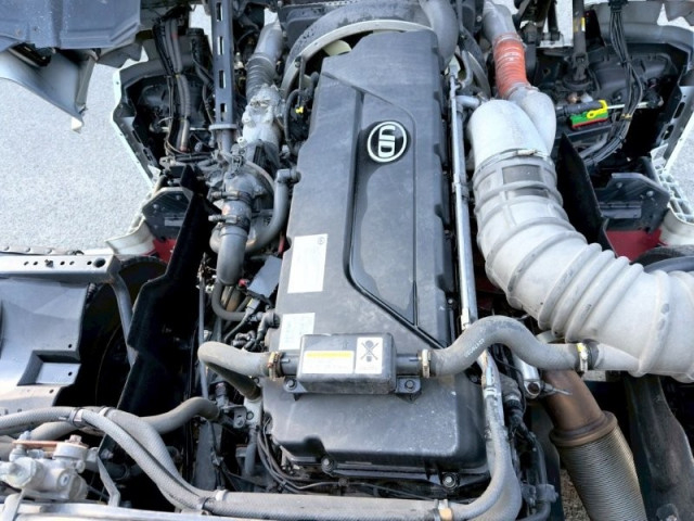 UDトラックス（日産） クオン 大型 冷蔵冷凍バン 2PG-CD5CA(98134) 24枚目