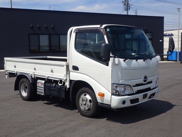 日野 デュトロ 小型 平ボディ 2RG-XZC605M(111054) 1枚目